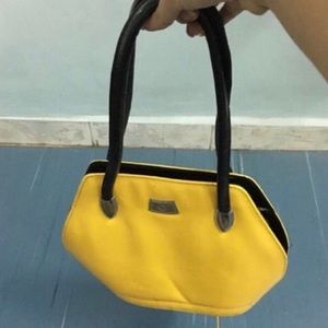 Yellow handbag (no negotiation)